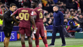 Ajax, John Heitinga'nın görevine son verdi