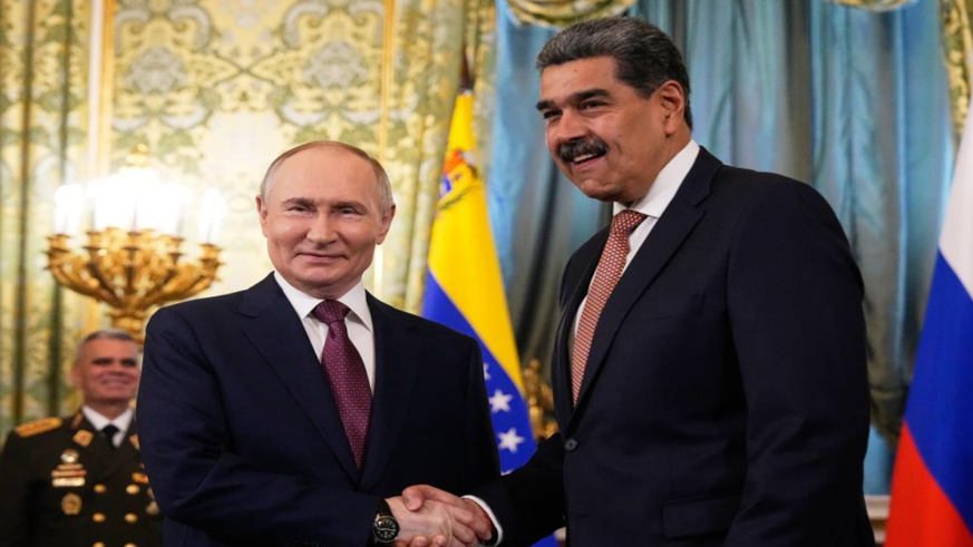 Putin, Maduro ile telefonda görüştü