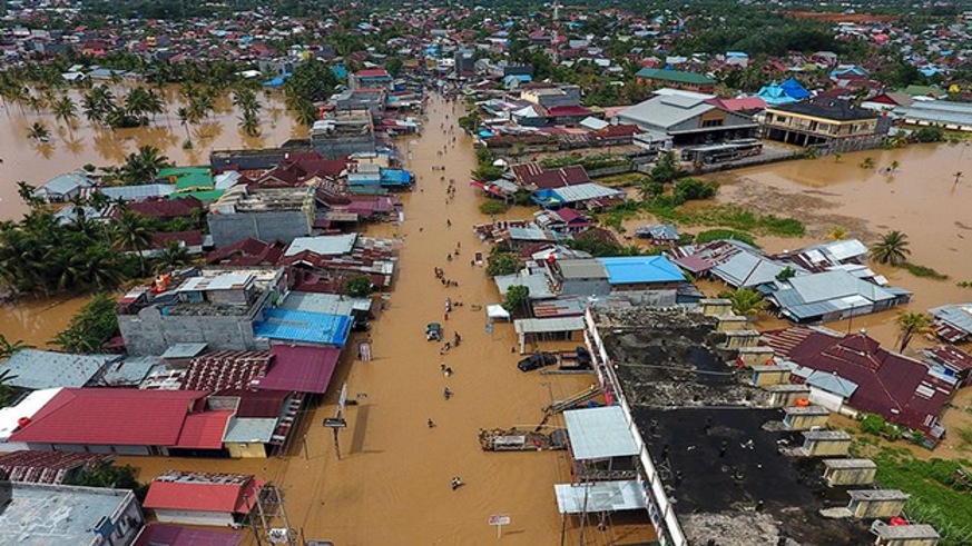 Endonezya'daki sel ve toprak kaymaları