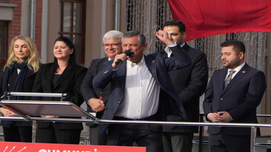 Yunanistan'a övgü, Türkiye'ye eleştiri