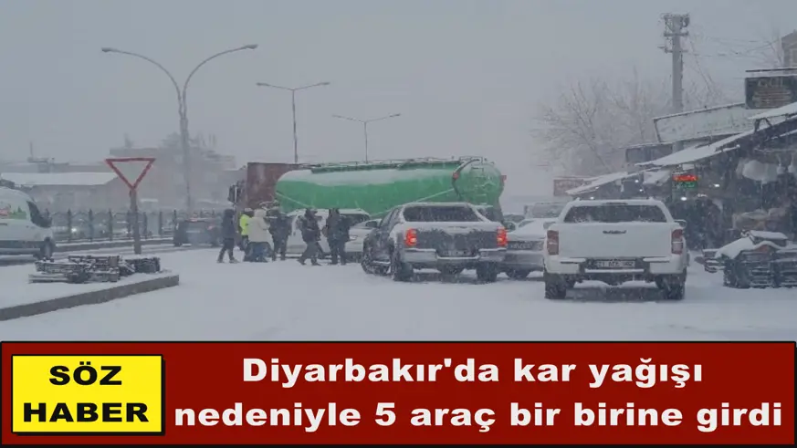 Diyarbakır'da kar yağışı nedeniyle 5 araç bir birine girdi
