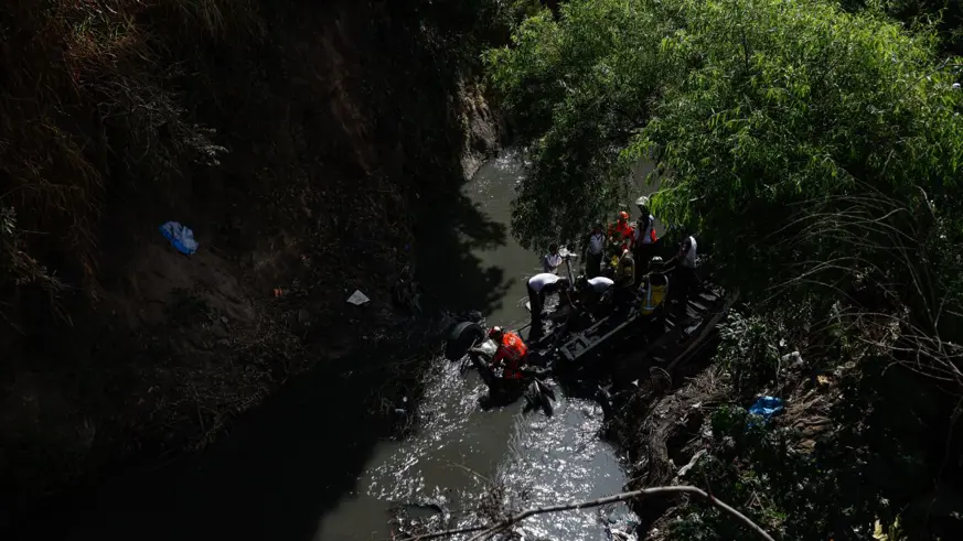 Otobüsün köprüden düşmesi sonucu 51 kişi öldü
