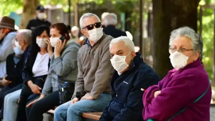 Yaşlanıyoruz yalnızlaşıyoruz