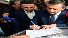 Özel, partisinin cumhurbaşkanı adayı ön seçiminde oyunu kullandı