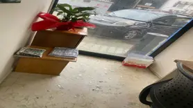 AK Parti binasına taşlı saldırı