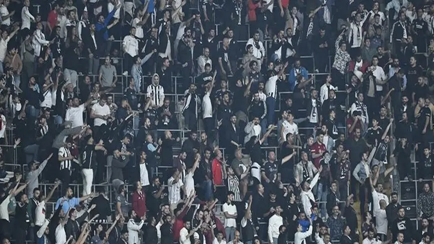 Beşiktaş, taraftarı önünde Galatasaray'a karşı avantajlı