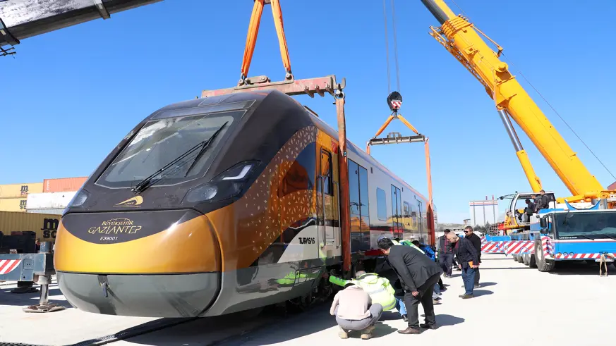 İlk yerli tren seti raylarda