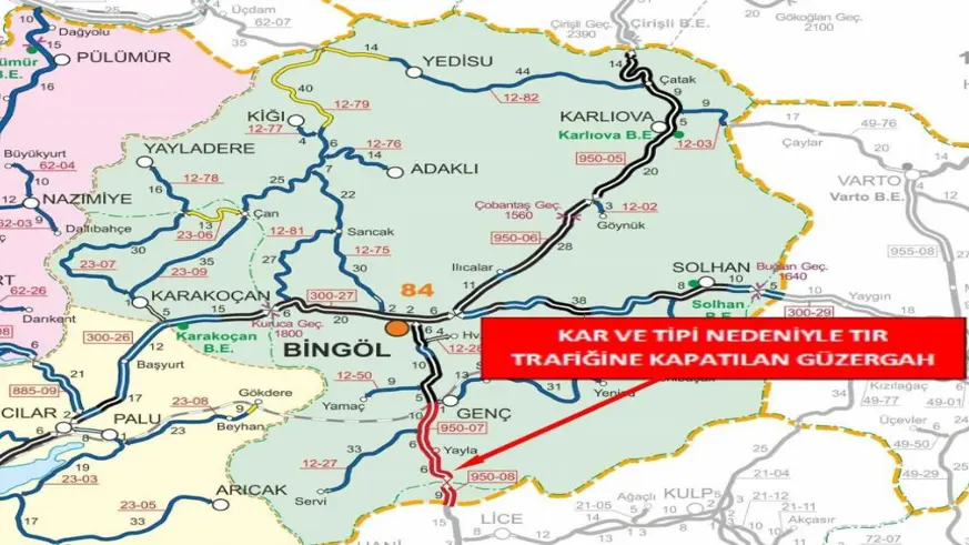 Bingöl’ün komşu 2 iline tır trafiği kapatıldı