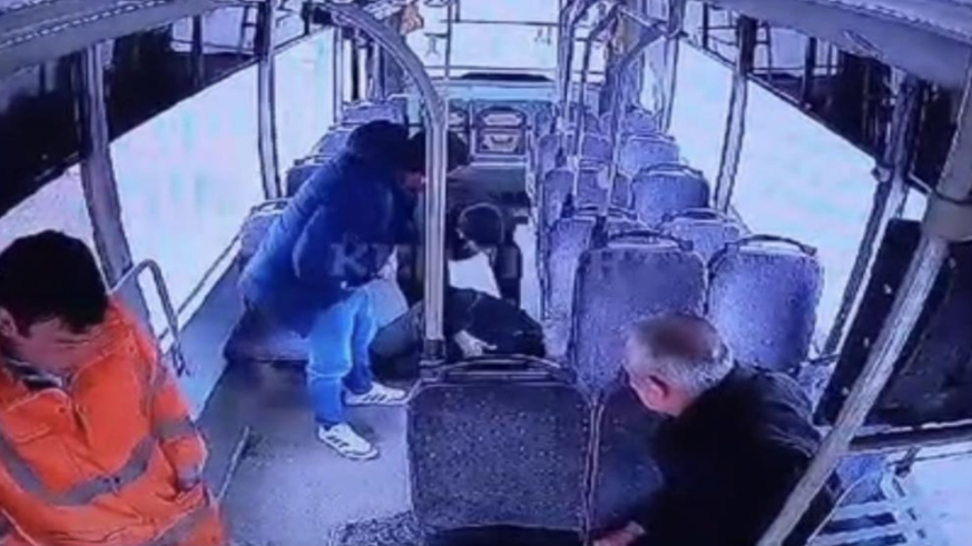 Otobüste fenalaşan adam hayatını kaybetti