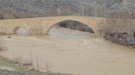 Sinek Çayı'nın su seviyesi yağışlarla yükseldi