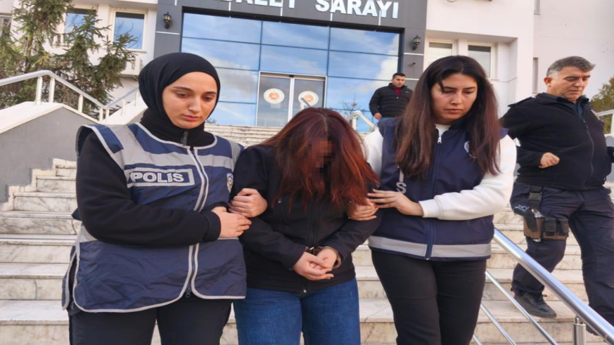 Başka bebeğe de tokat atmış