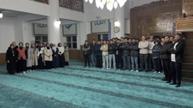 Öğretmen ve öğrenciler teravih namazında buluştu