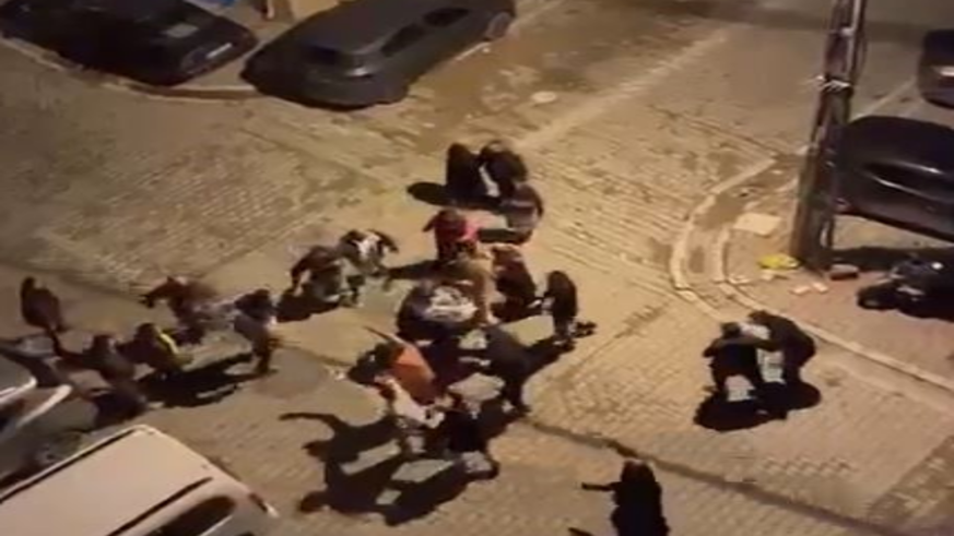 Ev basıp hamile kadını dövdüler