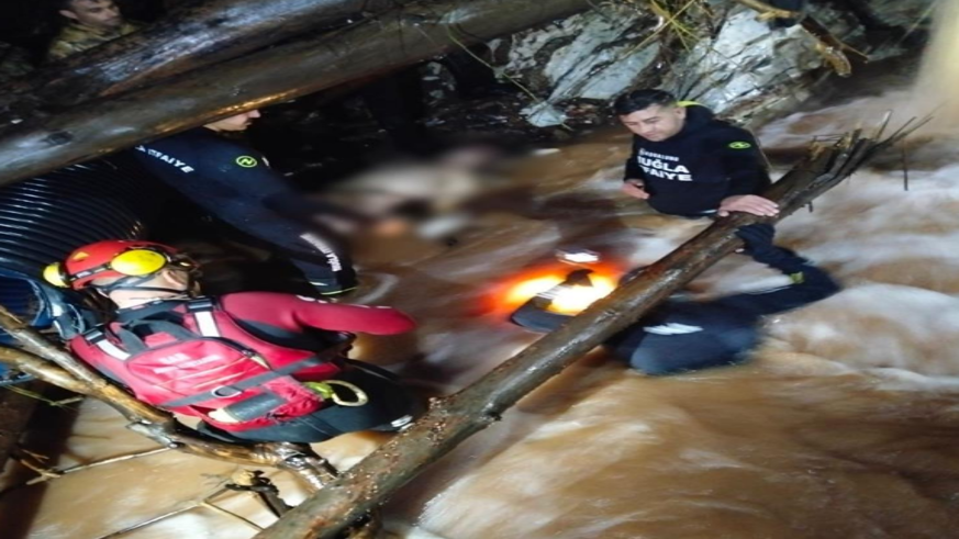 Sele kapılan otomobil sürücüsü ölü olarak bulundu