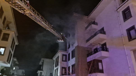 Tartıştığı annesine kızıp daireyi ateşe verdi